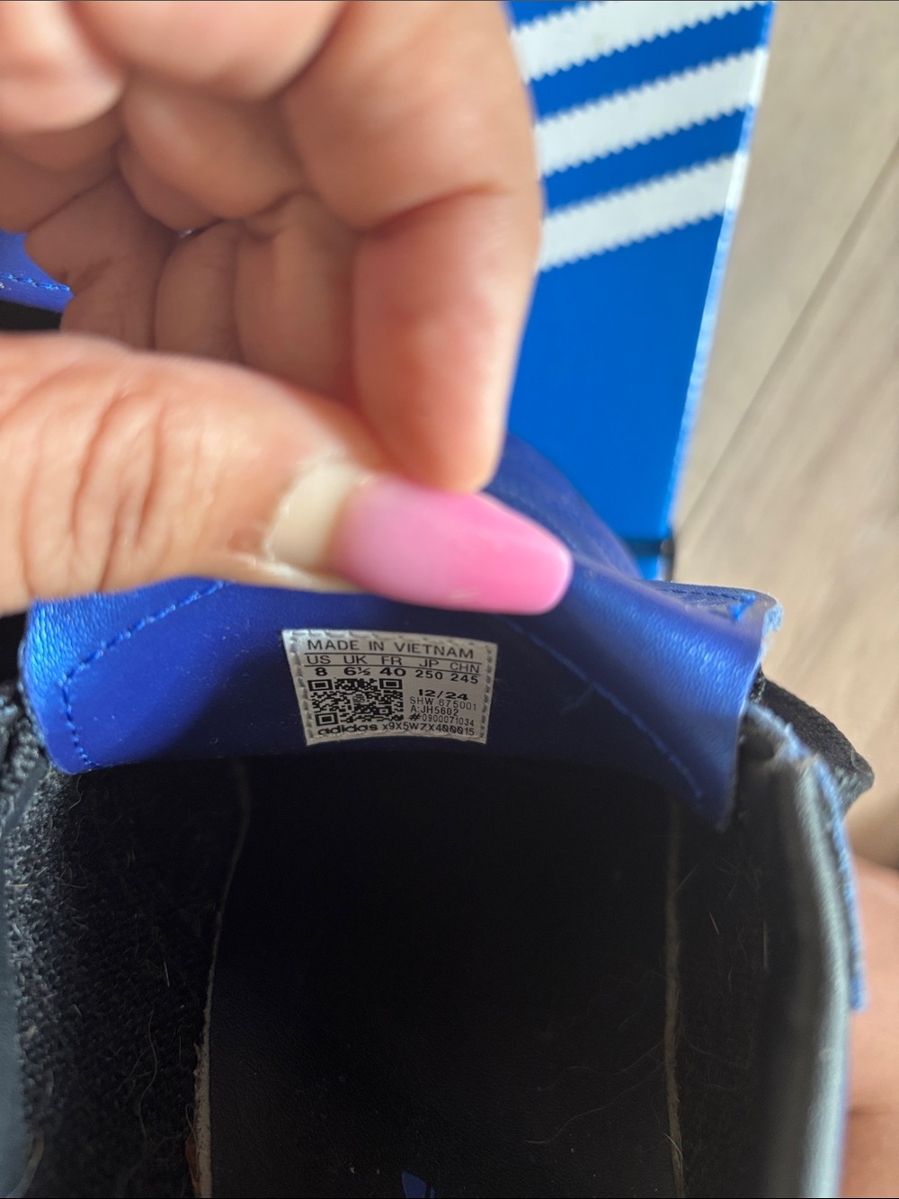 adidas Men’s Royal Blue Athletic Sneakers with Black Accents - Picture 4 of 4